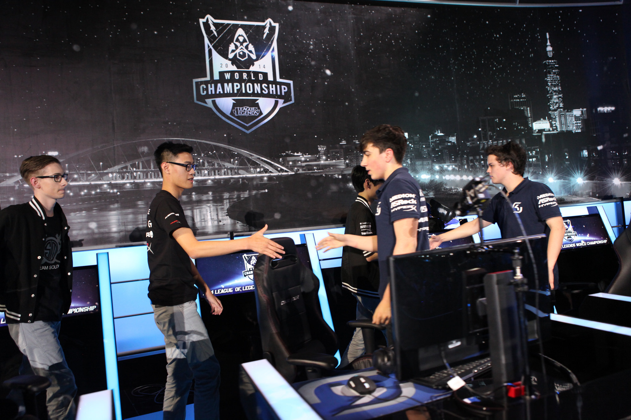 BLG战败TES，官博评论区炸裂：粉丝呼吁北川去训练赛找回状态